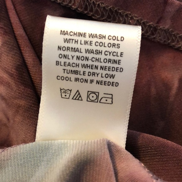 West Kei twist front top. NEW. - Picture 7 of 7